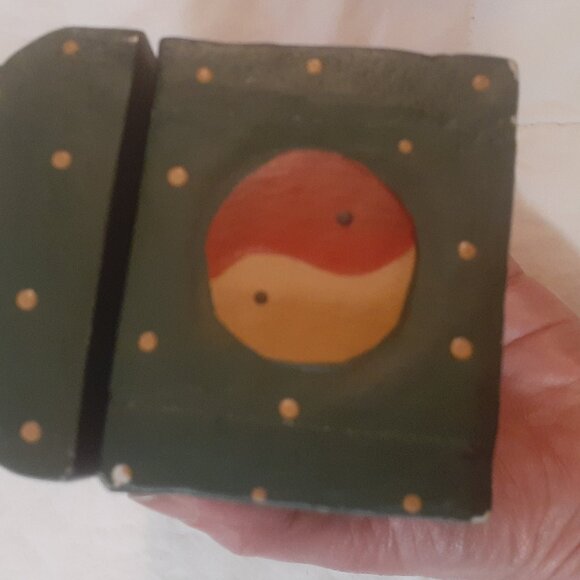 Vintage Wooden Trinket/Jewelry Box with Sun, Stars and Yin Yang Motifs - Picture 8 of 8